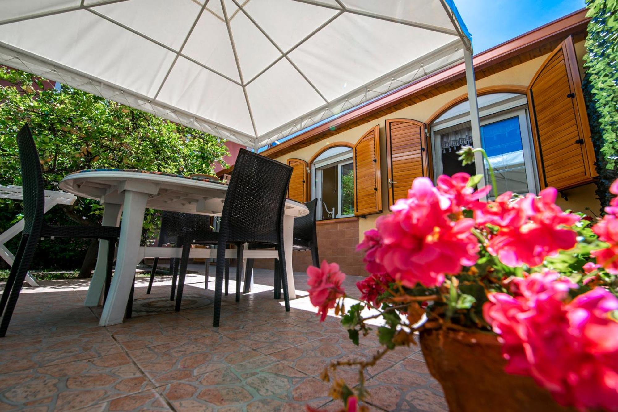 אבולה Villa Del Papiro Charme Apartments מראה חיצוני תמונה