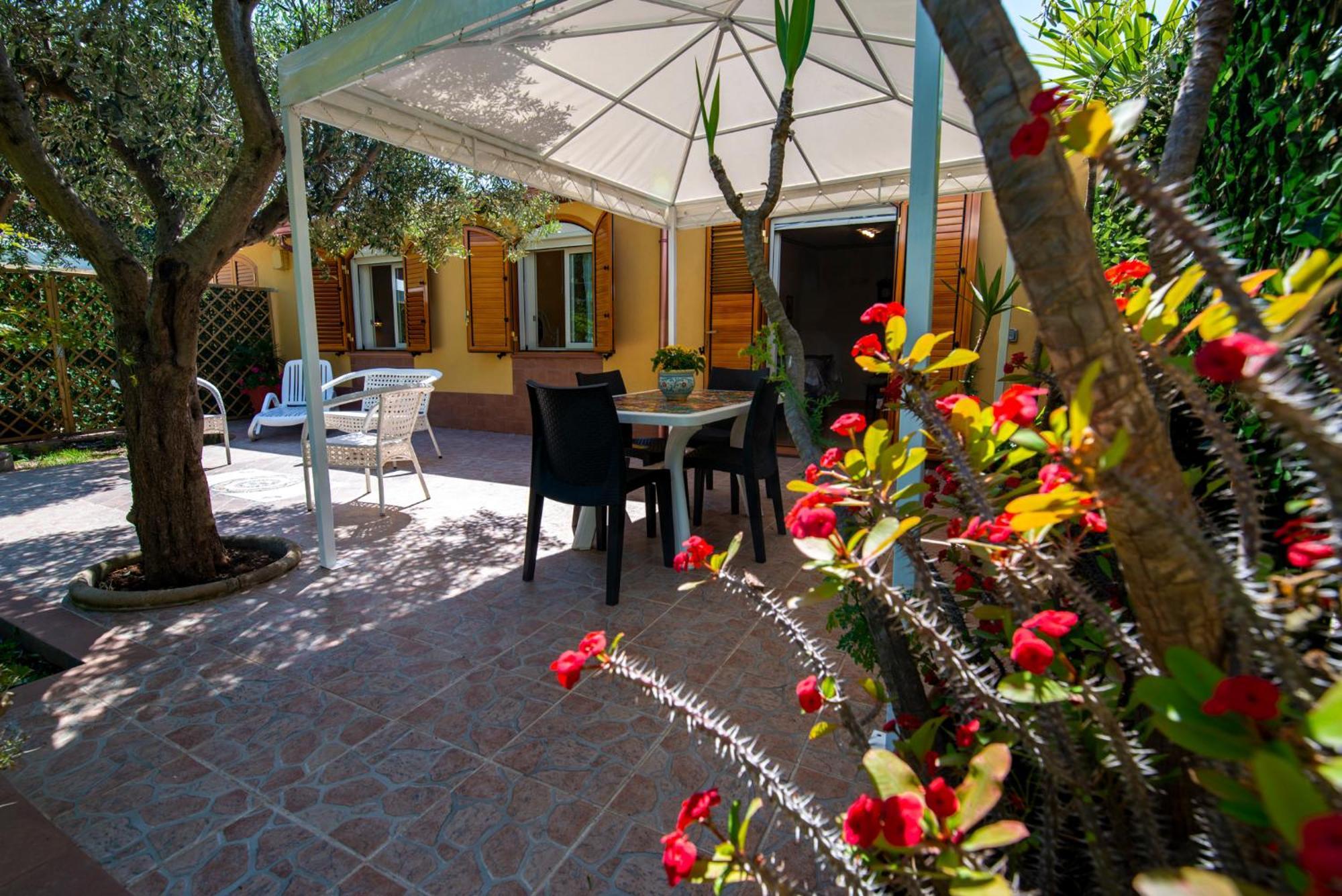 אבולה Villa Del Papiro Charme Apartments מראה חיצוני תמונה