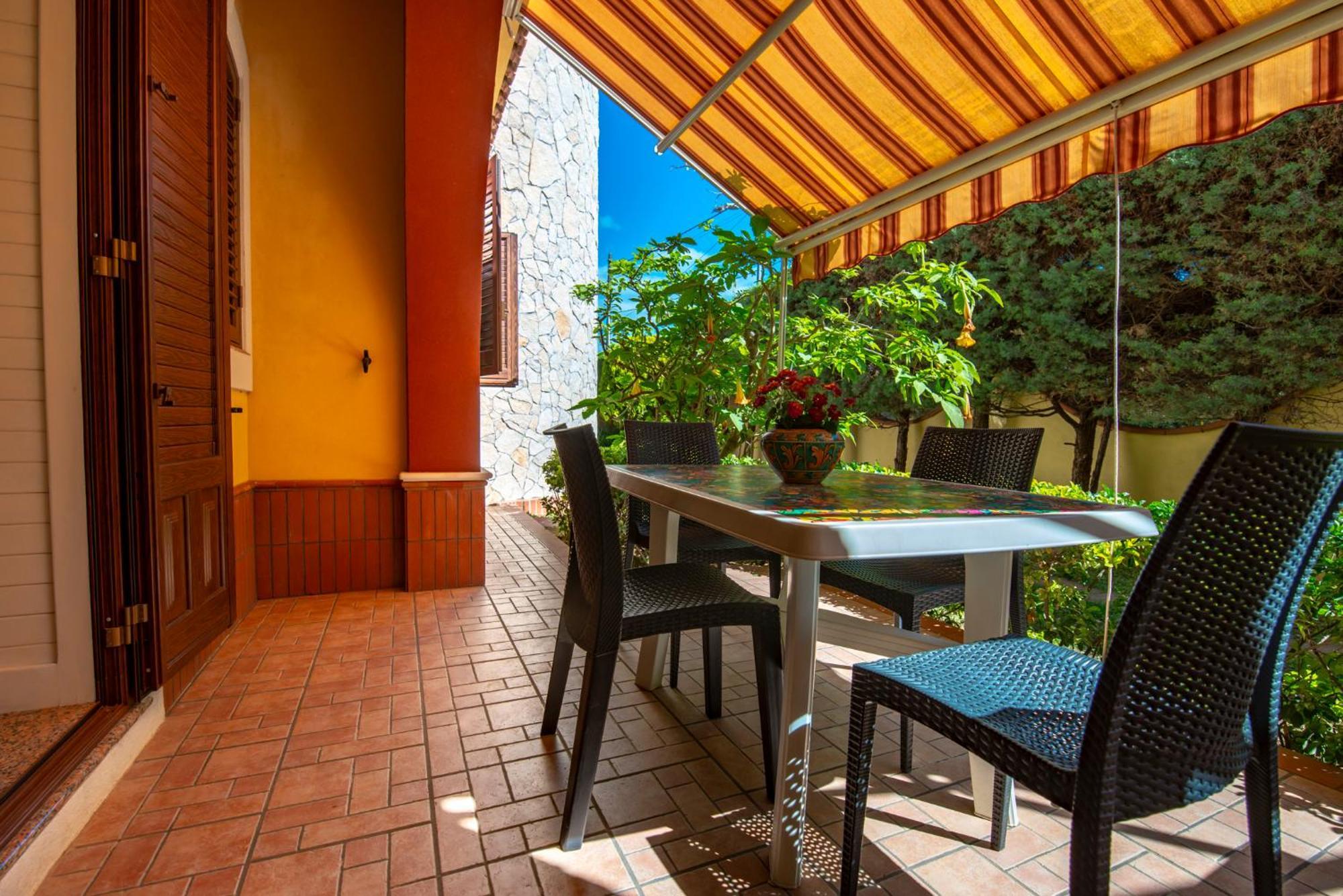 אבולה Villa Del Papiro Charme Apartments מראה חיצוני תמונה