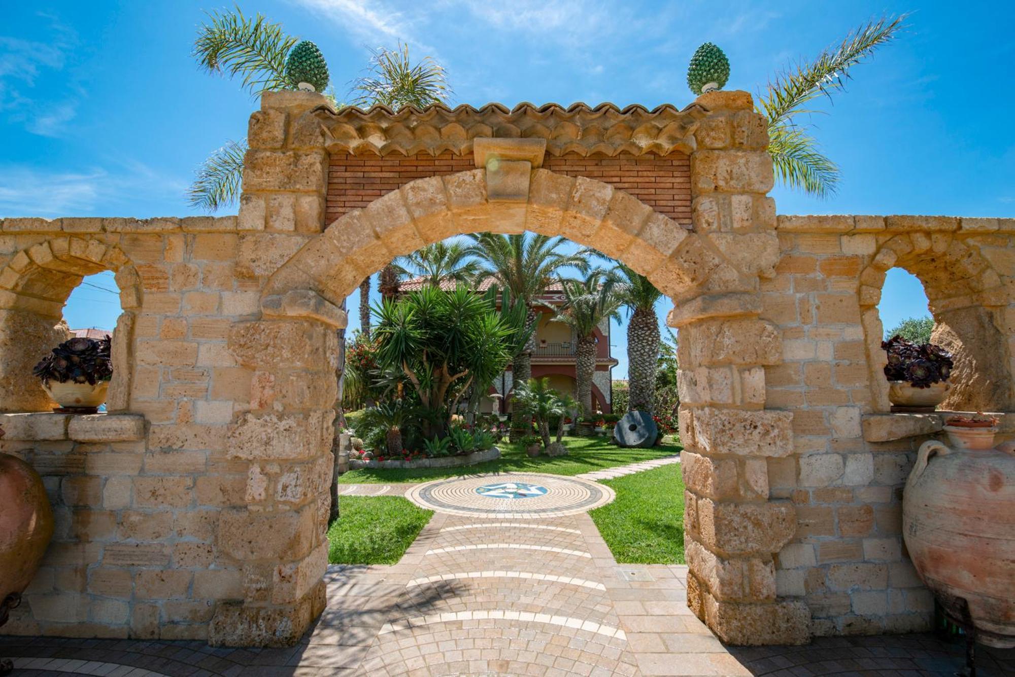 אבולה Villa Del Papiro Charme Apartments מראה חיצוני תמונה