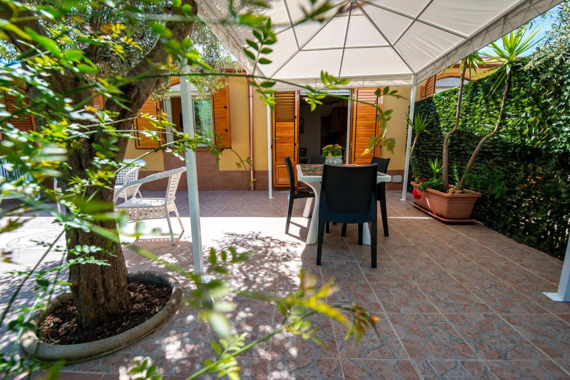 אבולה Villa Del Papiro Charme Apartments מראה חיצוני תמונה