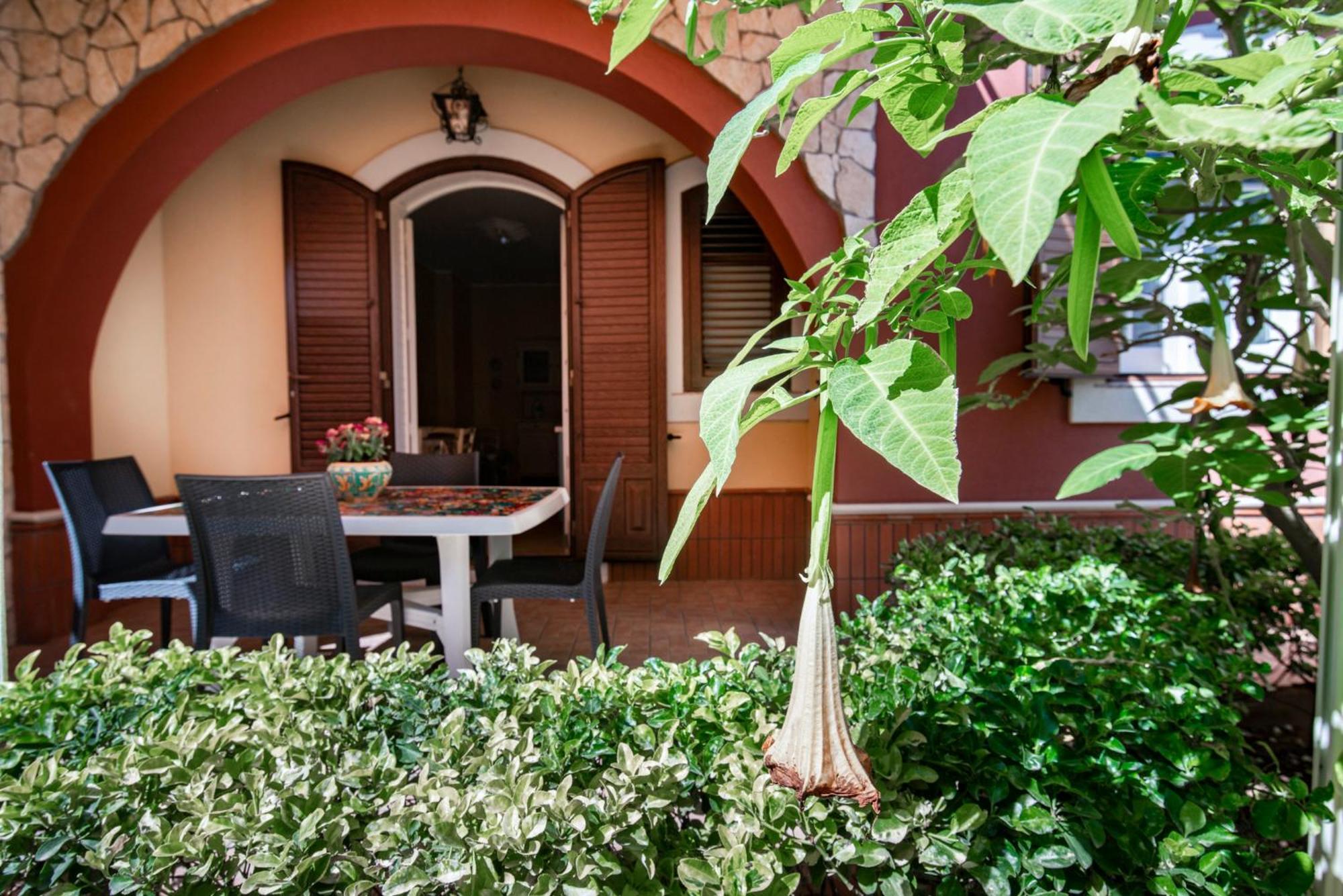 אבולה Villa Del Papiro Charme Apartments מראה חיצוני תמונה