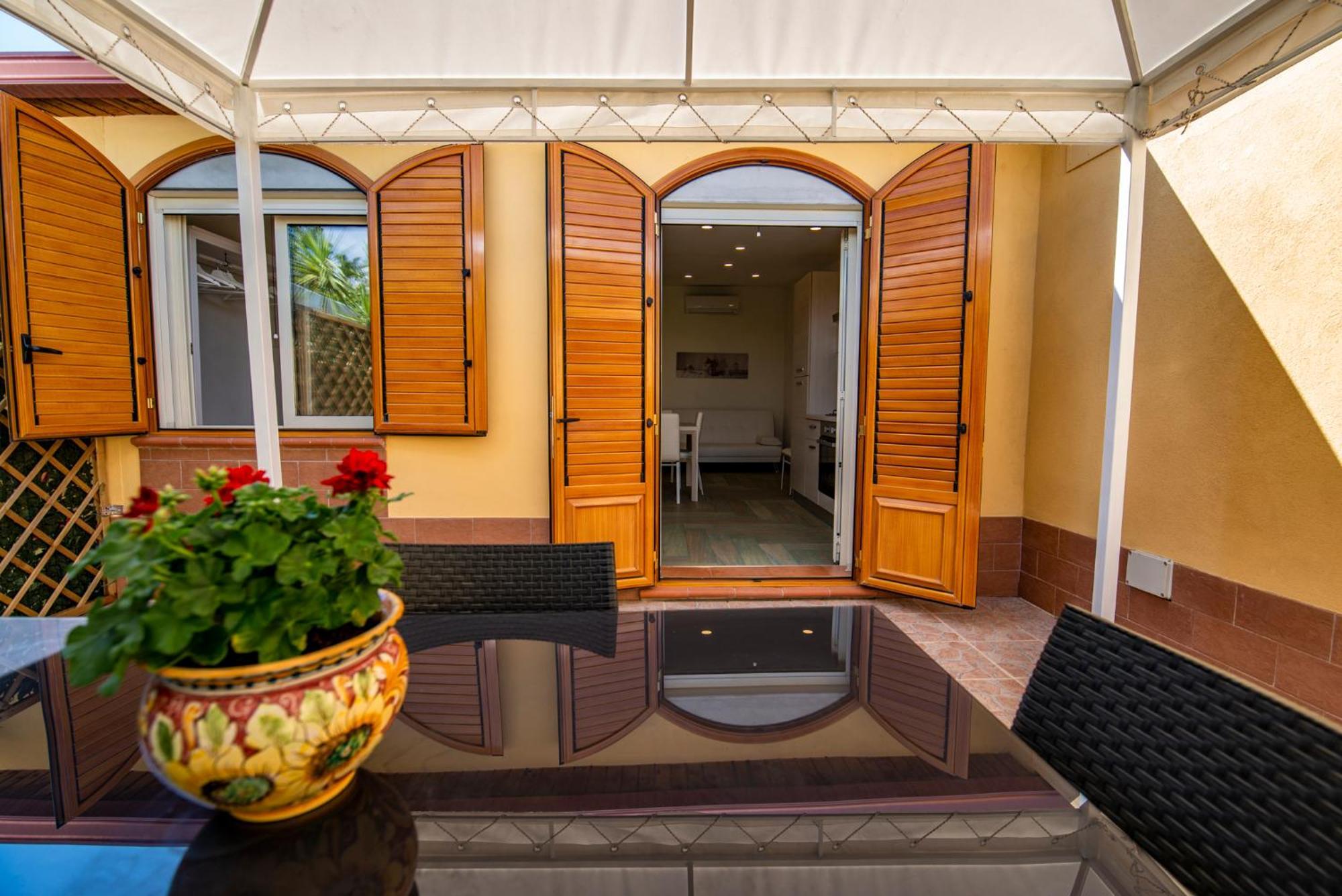 אבולה Villa Del Papiro Charme Apartments מראה חיצוני תמונה